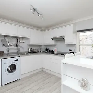 Amazing - Annandale St Near The Playhouse - Free Parking Apartamento