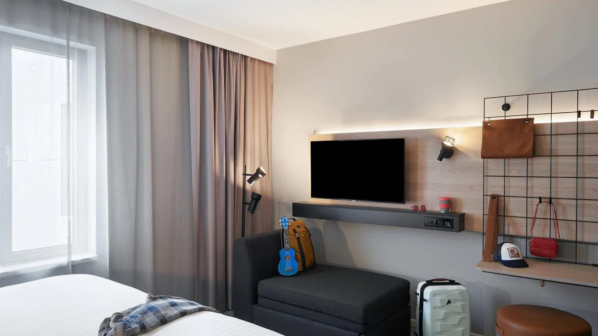 Moxy Edinburgh Fountainbridge Hotel 4*,