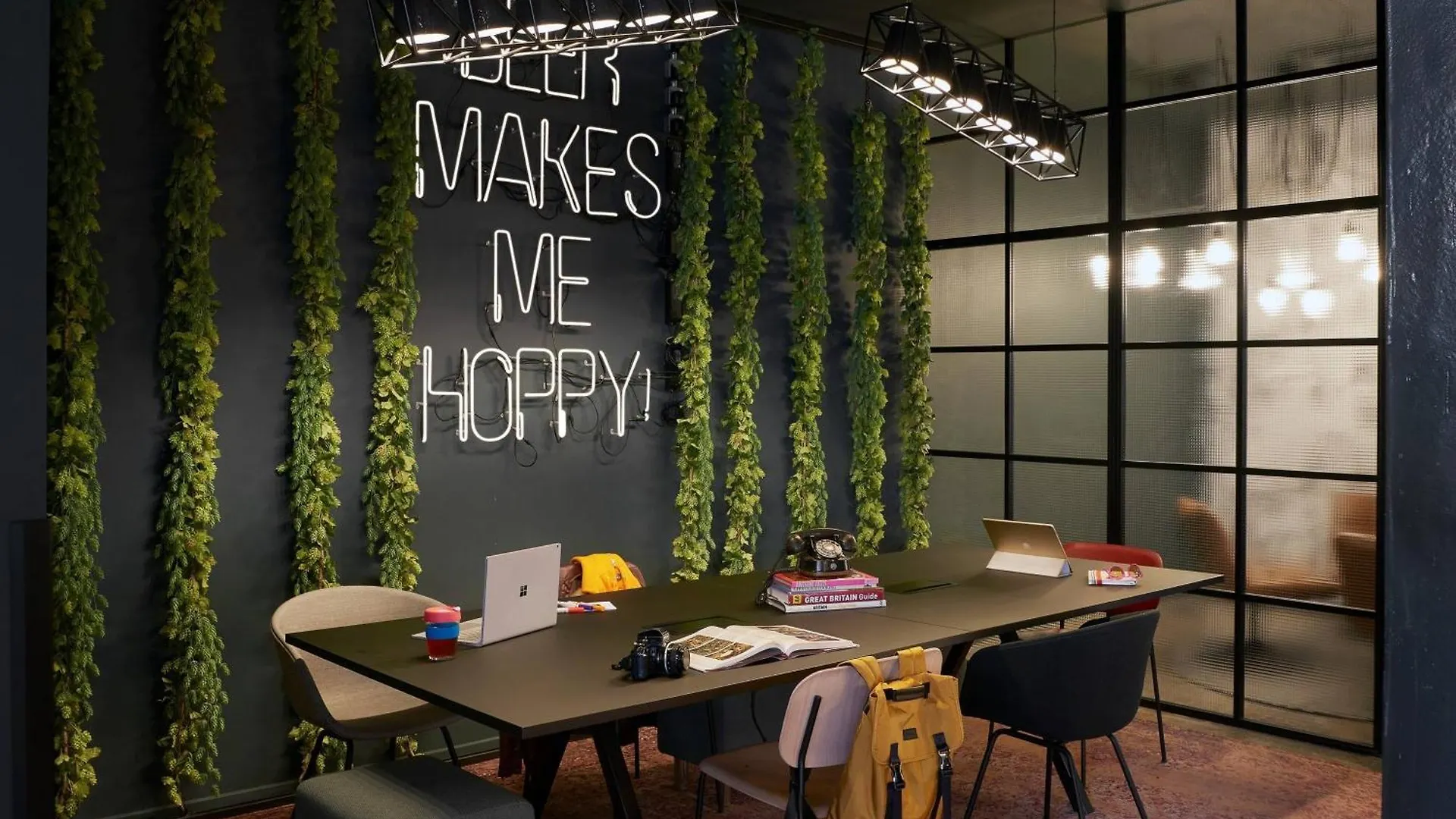 Moxy Edinburgh Fountainbridge Hotel 4*,